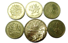 錆びついている古銭