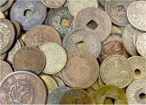 汚れている古銭